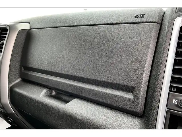 2022 Ram 1500 Classic SLT Quad V8 Black Appearance | Heated Seat - Photo 16