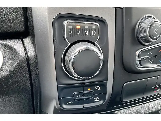 2022 Ram 1500 Classic SLT Quad V8 Black Appearance | Heated Seat - Photo 22