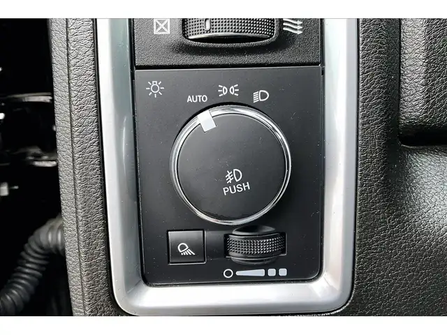 2022 Ram 1500 Classic SLT Quad V8 Black Appearance | Heated Seat - Photo 23