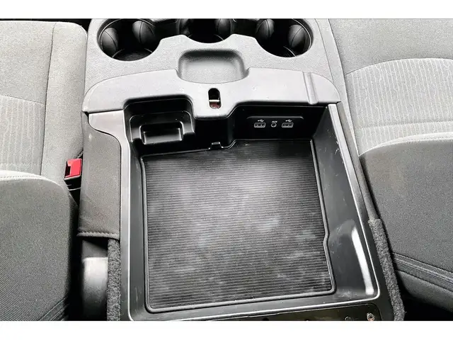 2022 Ram 1500 Classic SLT Quad V8 Black Appearance | Heated Seat - Photo 24