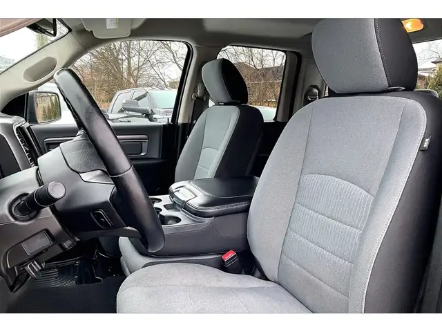 2022 Ram 1500 Classic SLT Quad V8 Black Appearance | Heated Seat - Photo 25