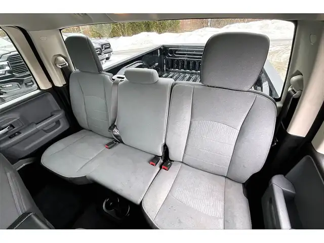 2022 Ram 1500 Classic SLT Quad V8 Black Appearance | Heated Seat - Photo 26