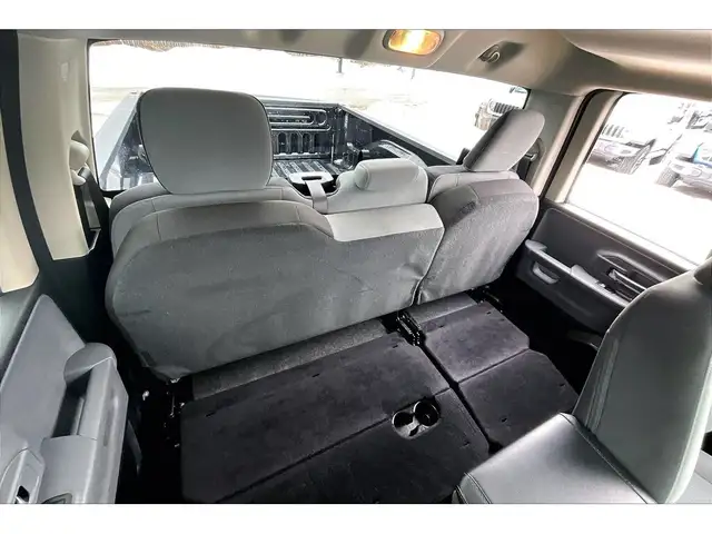 2022 Ram 1500 Classic SLT Quad V8 Black Appearance | Heated Seat - Photo 27