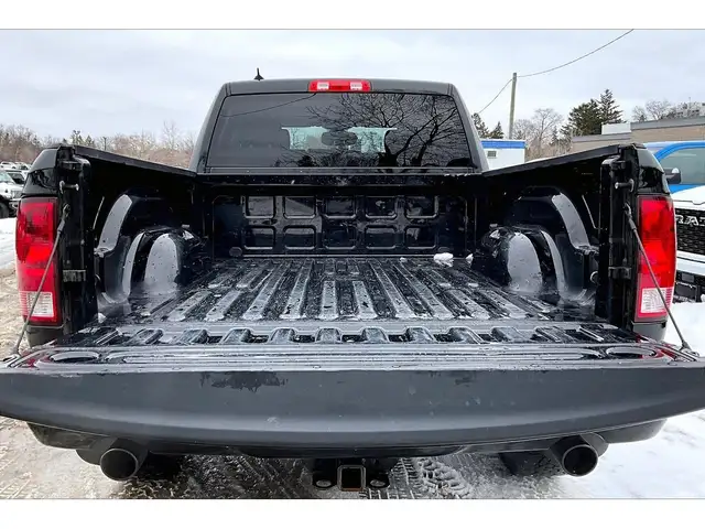 2022 Ram 1500 Classic SLT Quad V8 Black Appearance | Heated Seat - Photo 28