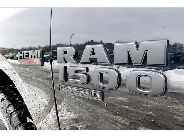 2022 Ram 1500 Classic SLT Quad V8 Black Appearance | Heated Seat - Photo 32