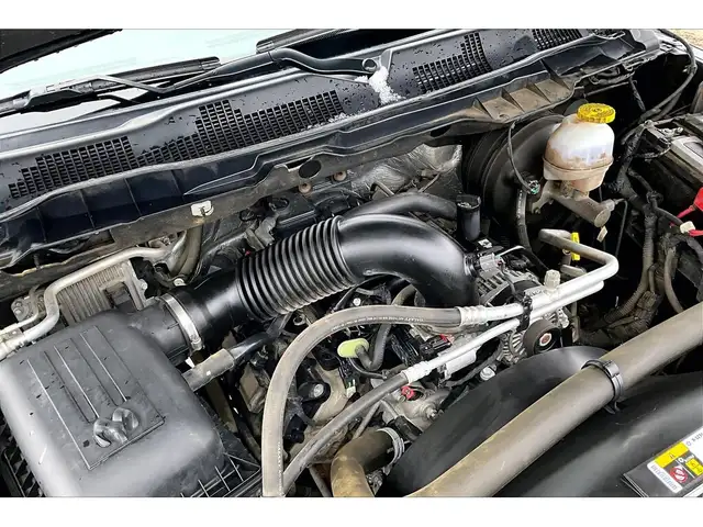 2022 Ram 1500 Classic SLT Quad V8 Black Appearance | Heated Seat - Photo 33