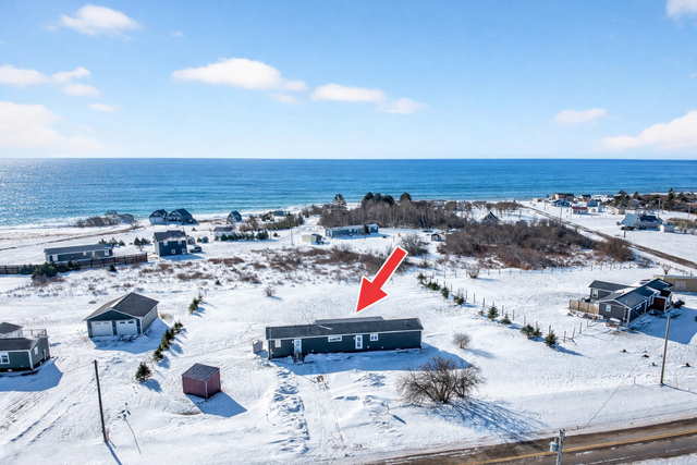 Affordable 3 Bedroom 2 Bath on .85 acre lot. - Photo 2