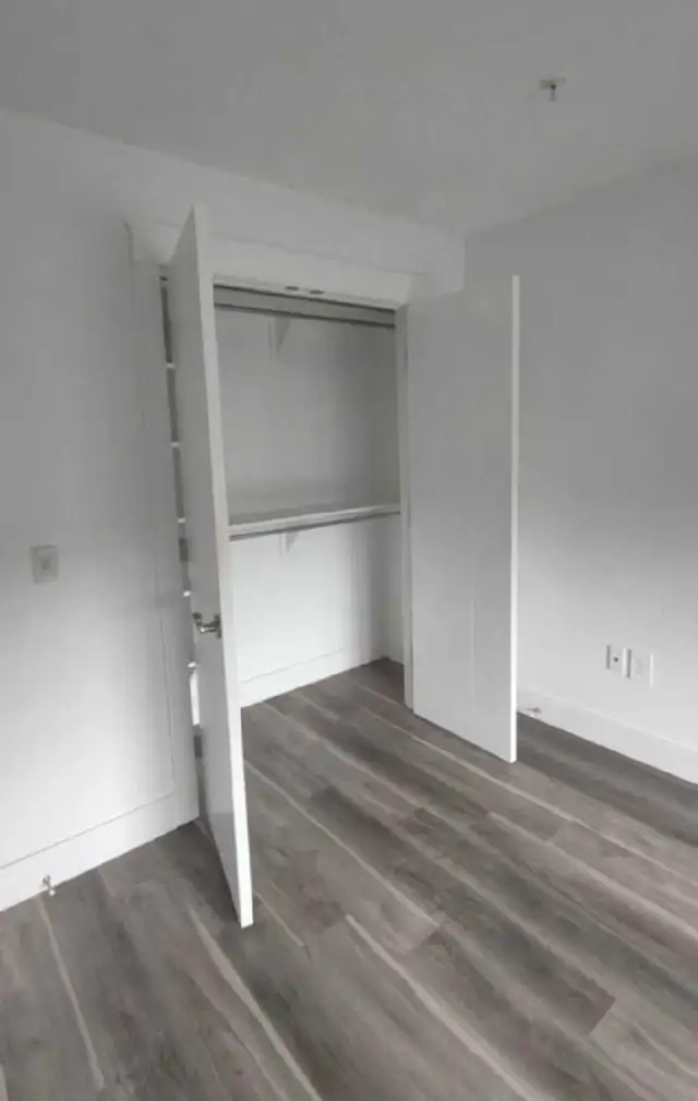 AVAILABLE ROOM - Photo 2