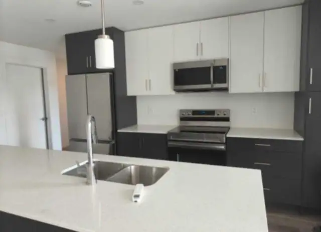 AVAILABLE ROOM - Photo 3