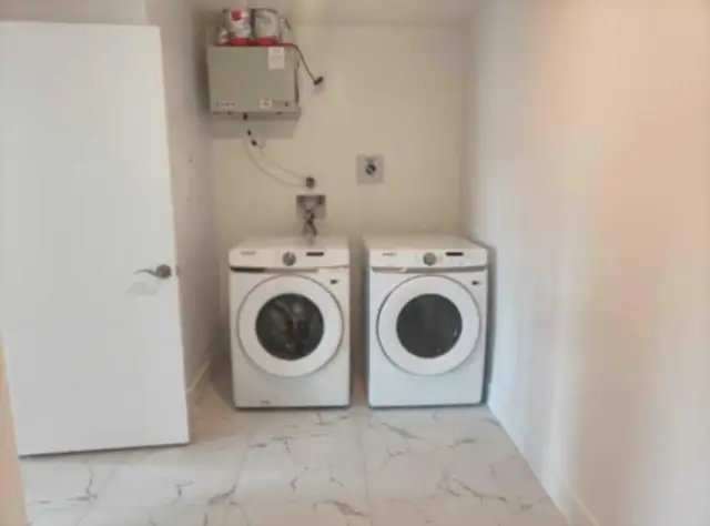 AVAILABLE ROOM - Photo 4