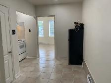 À louer 2 1/2 avec chambre fermée - metro St michel