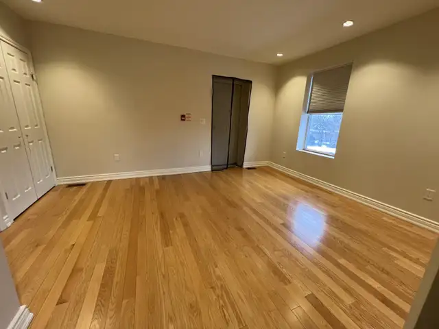 2 Bedroom   Den 2 Level Corner Apt. For Rent - Photo 5