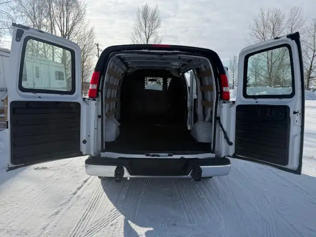 2024 CHEV EXPRESS CARGO VAN - Photo 10