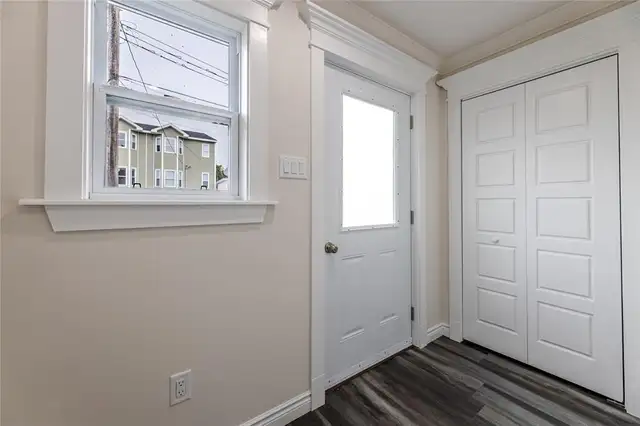 New 2-Bedroom Apartment off downtown - Photo 2