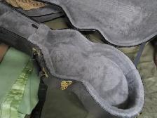 Hardshell Acoustic Guitar Case - Excellent - Photo 3