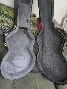Hardshell Acoustic Guitar Case - Excellent - Photo 4