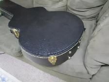 Hardshell Acoustic Guitar Case - Excellent - Photo 6