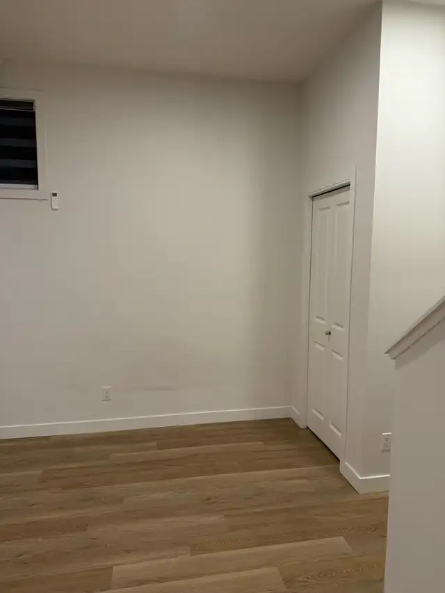 Bright 1-Bedroom Basement Apartment - Private Entrance - Photo 2