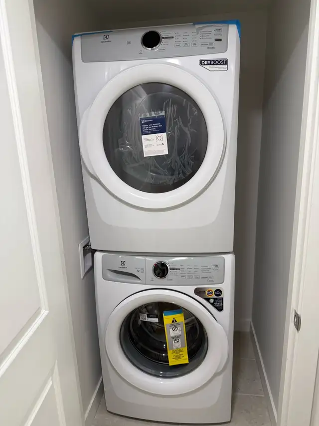 Bright 1-Bedroom Basement Apartment - Private Entrance - Photo 4