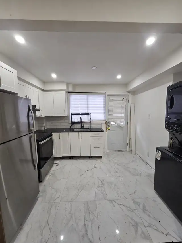 For Rent 3 1/2 apartment - 5 minute walk to Rosemont Metro - Photo 4