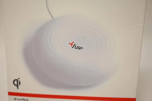 Wireless Charger Pad Qi Fuse Fast Charging with 5' cable NEW - Photo 4