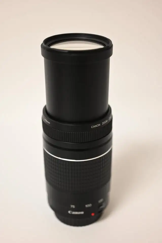 Canon Lens EF 75-300mm with box in good and working condition - Photo 7