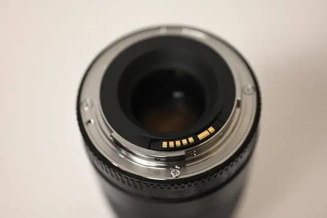 Canon Lens EF 75-300mm with box in good and working condition - Photo 9