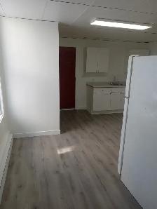 18 Cedar St #1- Large 2 Br Flat, North, Laundry hookups - Photo 8