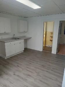 18 Cedar St #1- Large 2 Br Flat, North, Laundry hookups - Photo 9