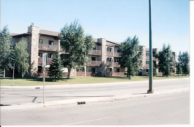 LARGE 1 BEDROOM - 712 HERITAGE LANE (LAKEWOOD)