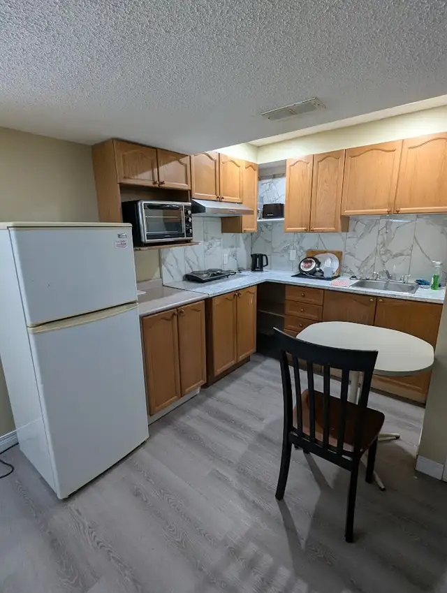 Basement studio apartment in Barrhaven, All inclusive. ASAP - Photo 7