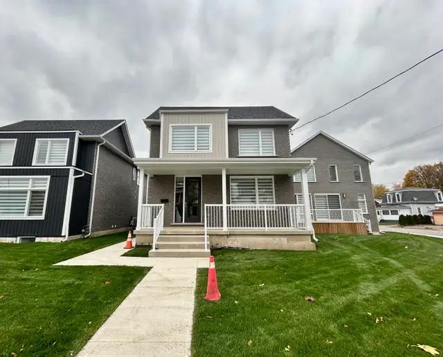 ALL UTILITIES INCLUDED 4 Bed 3.5 Bath Unit in Niagara Falls!