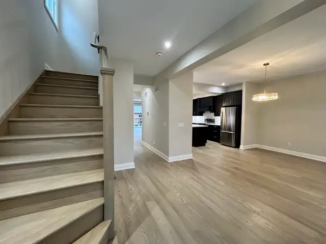 ALL UTILITIES INCLUDED 4 Bed 3.5 Bath Unit in Niagara Falls! - Photo 3