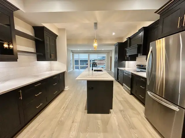 ALL UTILITIES INCLUDED 4 Bed 3.5 Bath Unit in Niagara Falls! - Photo 7