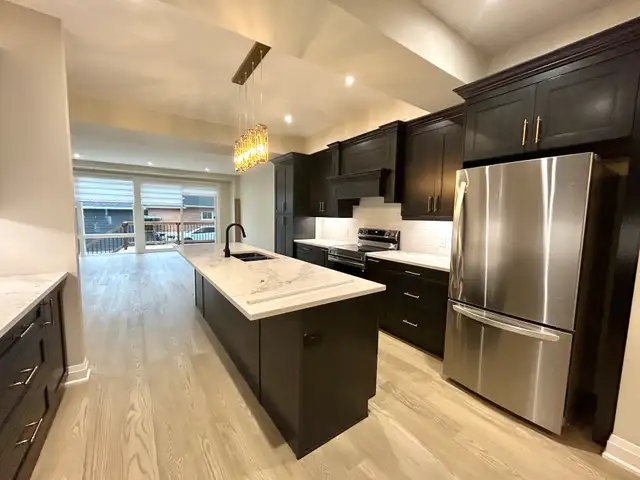 ALL UTILITIES INCLUDED 4 Bed 3.5 Bath Unit in Niagara Falls! - Photo 8