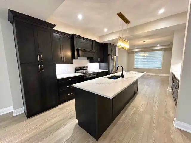 ALL UTILITIES INCLUDED 4 Bed 3.5 Bath Unit in Niagara Falls! - Photo 9