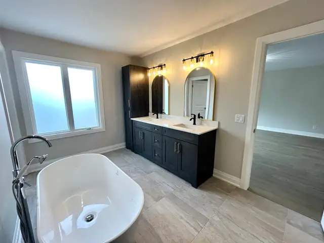 ALL UTILITIES INCLUDED 4 Bed 3.5 Bath Unit in Niagara Falls! - Photo 19