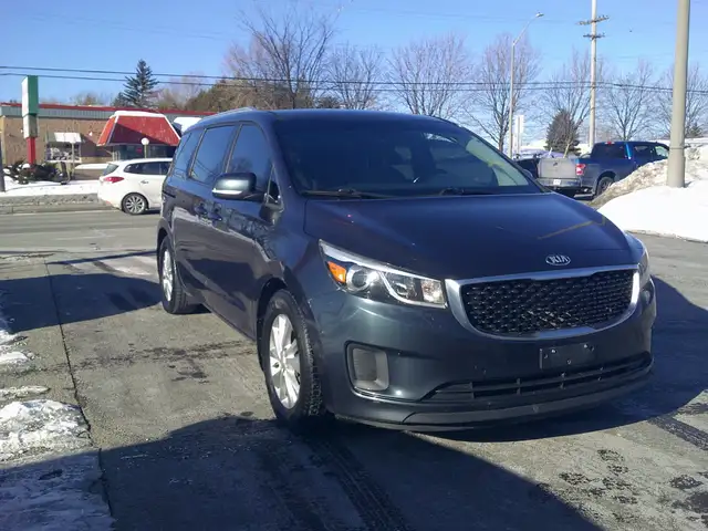 2016 Kia Sedona LX 8 Passengers