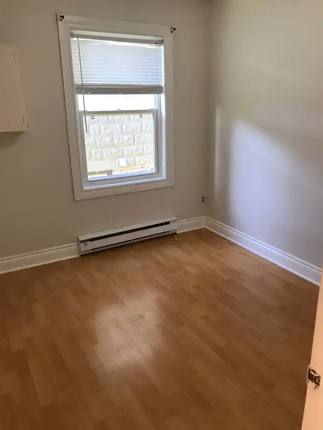 For rent - Markham 2BR Main Floor – Walk to GO – 2 Parking spots - Photo 4