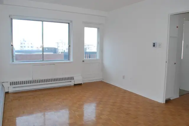 3 1/2 BETON-LIBRE-REPEINT-AHUNTSIC Ouest-Planchers BoisFranc - Photo 2