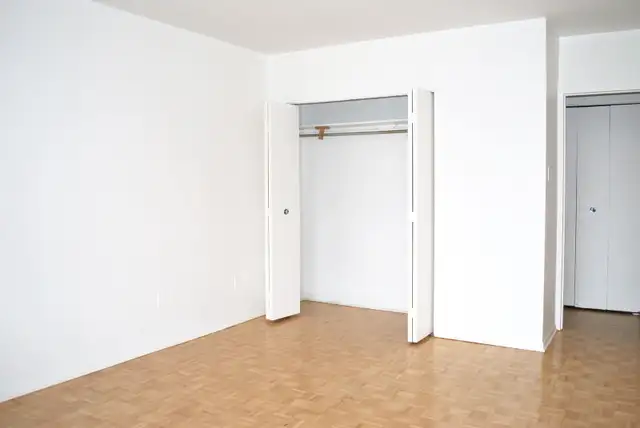 3 1/2 BETON-LIBRE-REPEINT-AHUNTSIC Ouest-Planchers BoisFranc - Photo 6