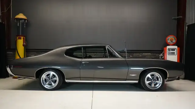 1968 Pontiac GTO - #'s Matching! A/C, Disc Brakes! - Photo 3