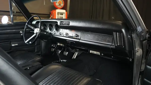 1968 Pontiac GTO - #'s Matching! A/C, Disc Brakes! - Photo 18