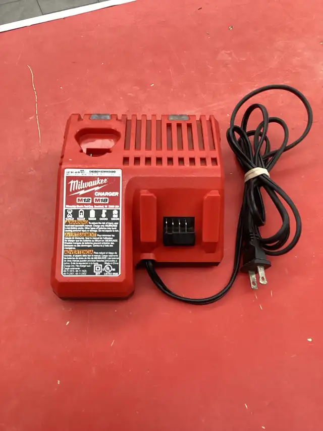 chargeur Milwaukee 48-59-1812