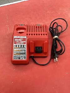 chargeur Milwaukee 48-59-1812