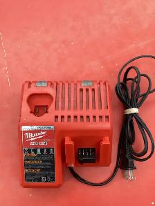 chargeur Milwaukee 48-59-1812 - Photo 2