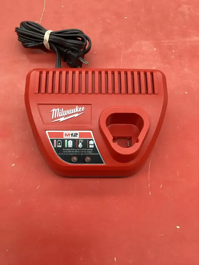 chargeur de batterie Milwaukee m12