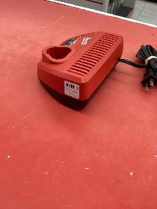 chargeur de batterie Milwaukee m12 - Photo 3