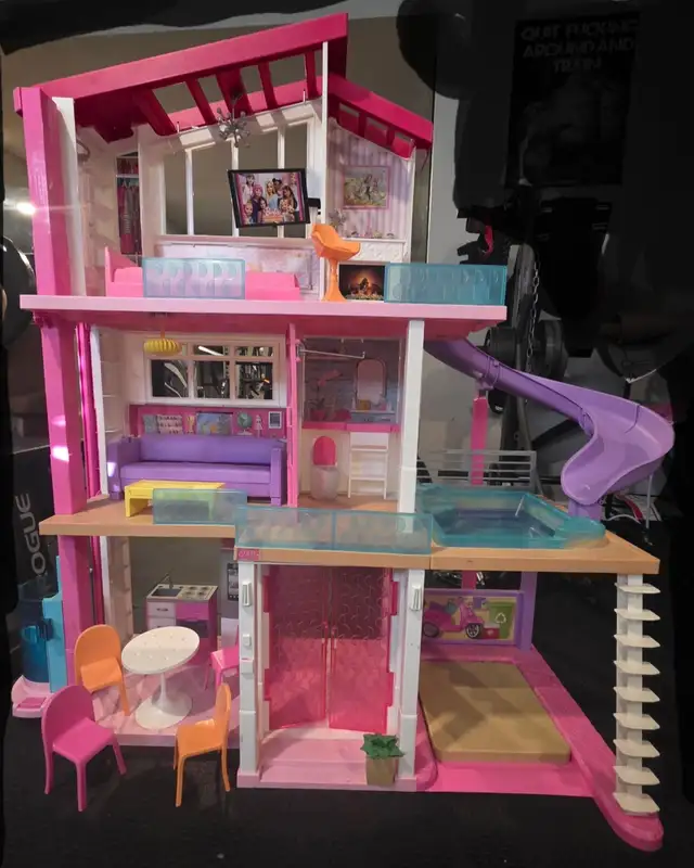 Barbie Dreamhouse Set with all accessories and many more Barbies