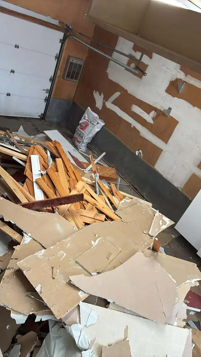 Junk Removal / Eviction Clean Out - Photo 3